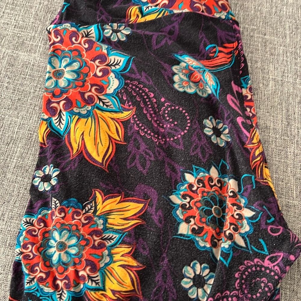 LAST CHANCE! Lularoe Tall and Curvy Leggings
